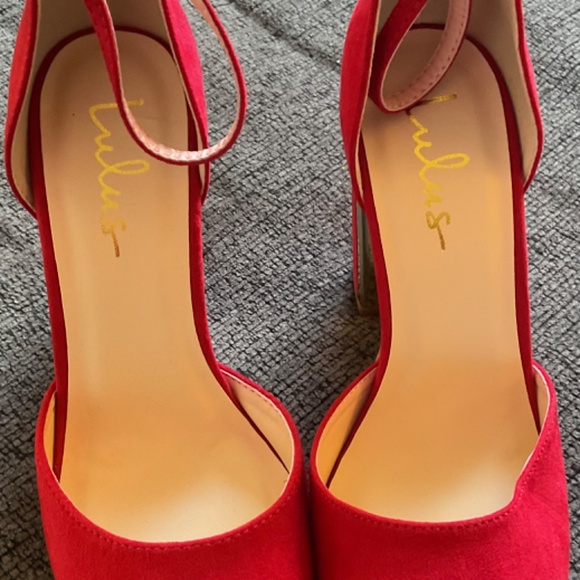 Lulus size 7.5 red hot ankle strap block heel with gold - Picture 4 of 6